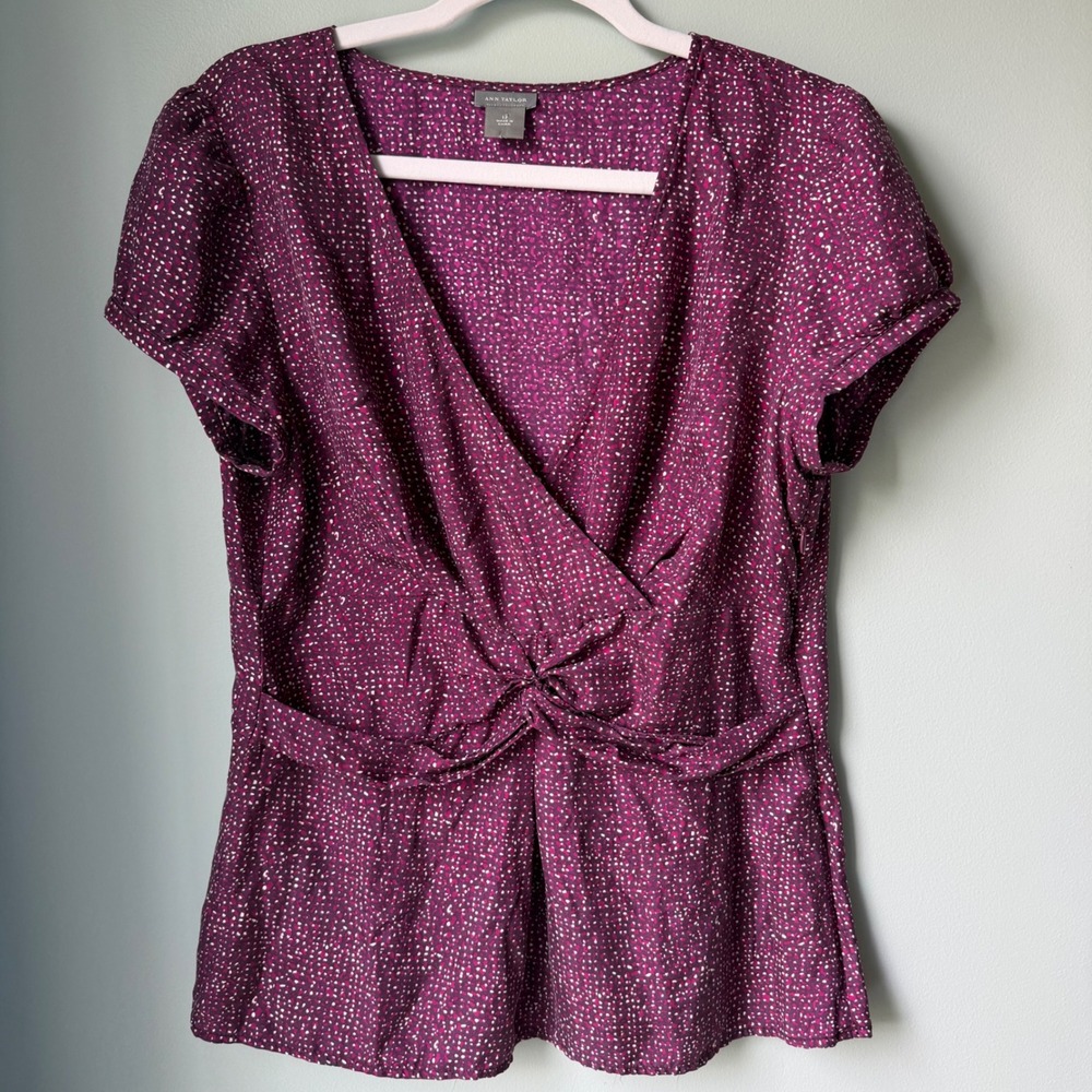 Ann‎ Taylor 100% Silk Blouse Short Sleeve Burgundy Print V-Neck Surplice Size 12